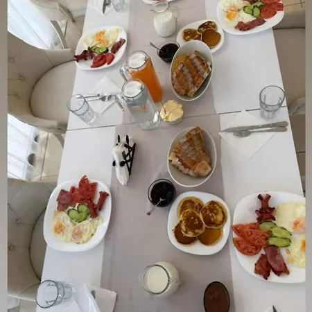 Amaiia Hotel 3*
